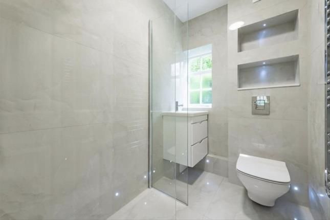 Property photo 3 of 11 Bathroom