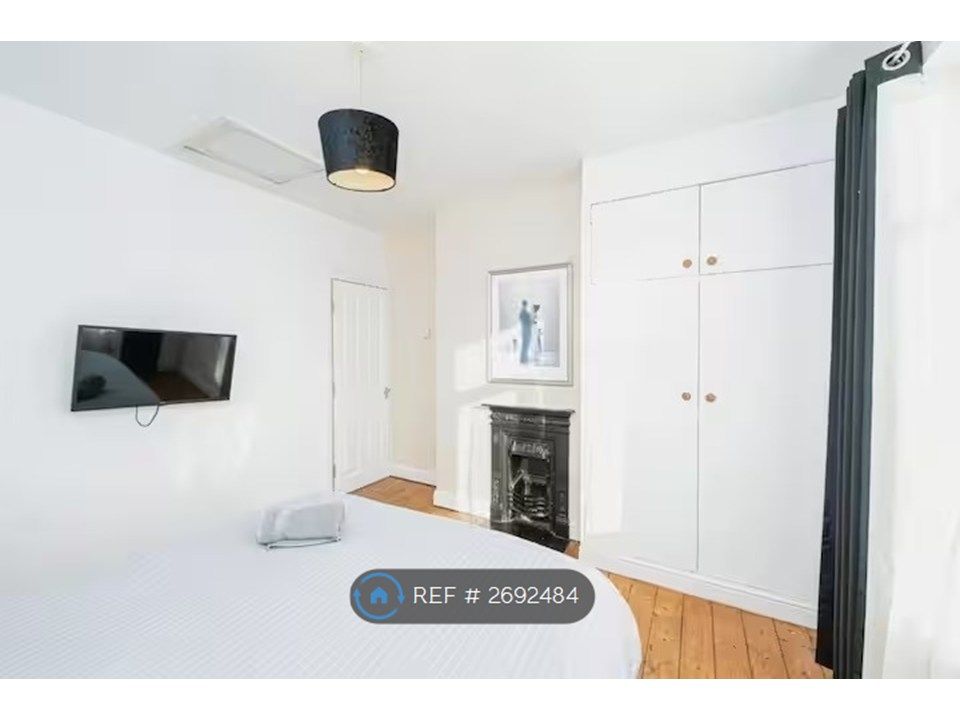 Property photo 2 of 13 Bedroom 1