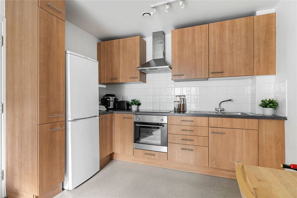 Property photo 3 of 30 Kitchen