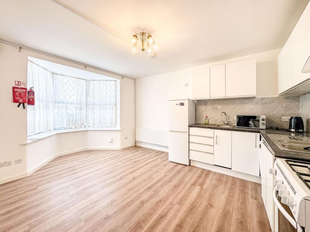 Property photo 2 of 8 Kitchen