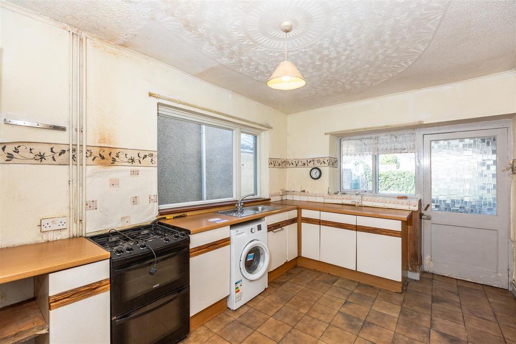 Property photo 3 of 27