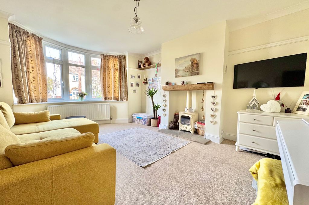 Property photo 2 of 21 Lounge