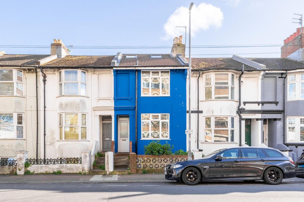 Property photo 1 of 18 Front (Exterior)