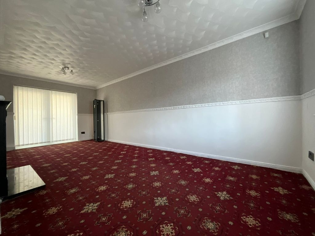 Property photo 2 of 16 4328344