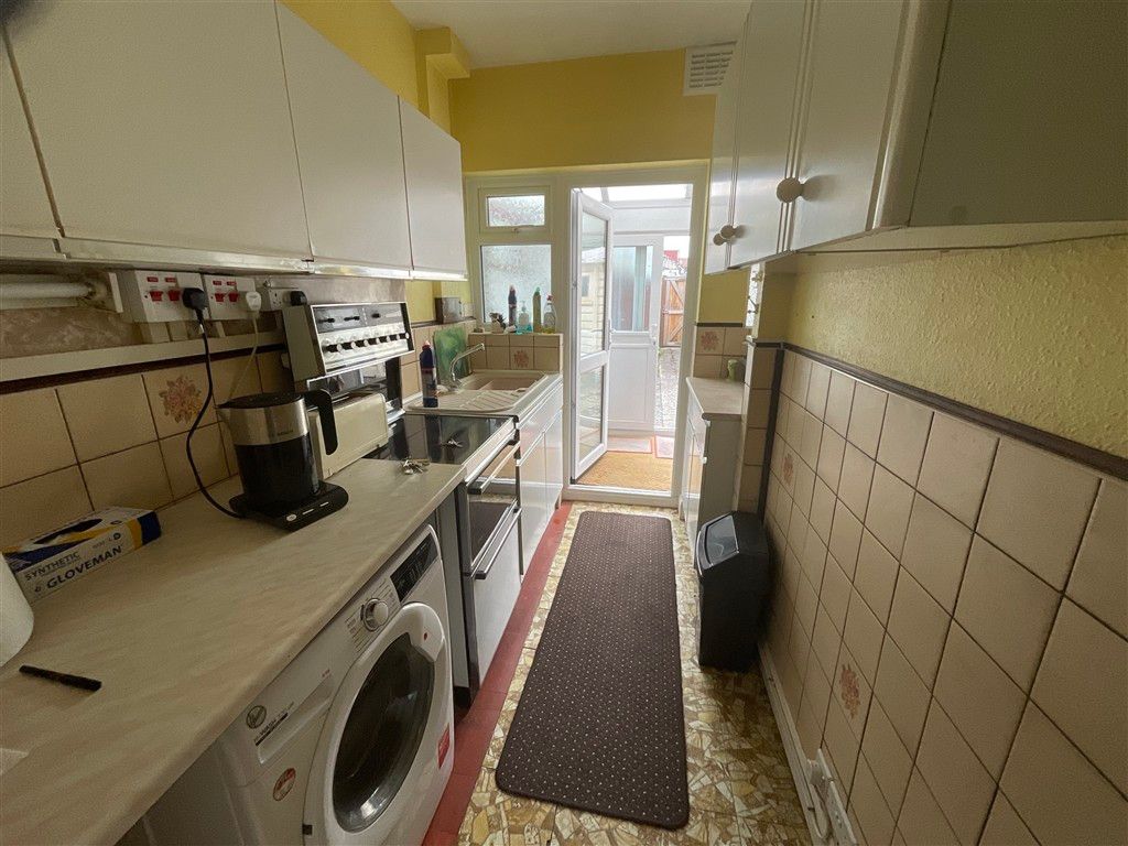 Property photo 3 of 6 Kitchen