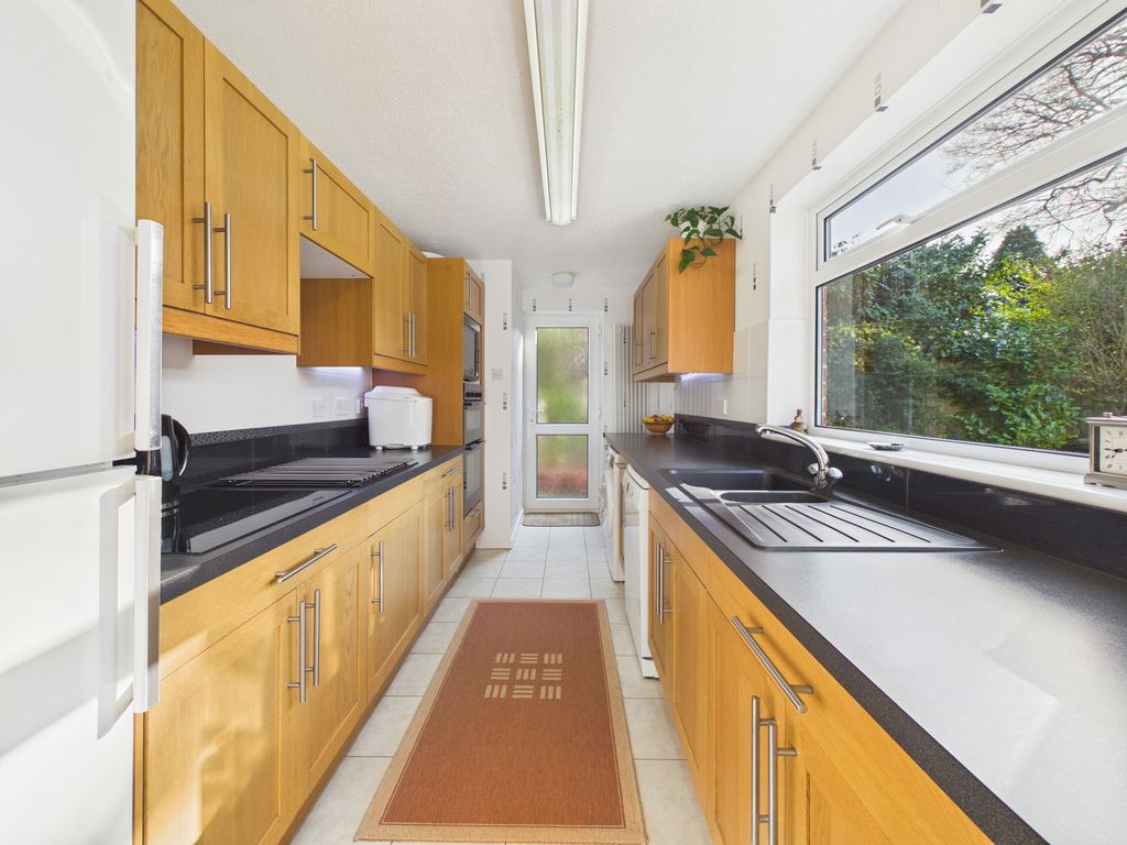 Property photo 3 of 26 Cam04018G0-Pr0450-Still011