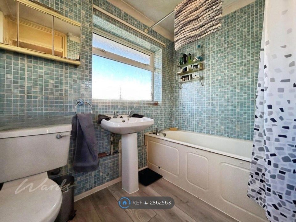 Property photo 3 of 10 Bathroom