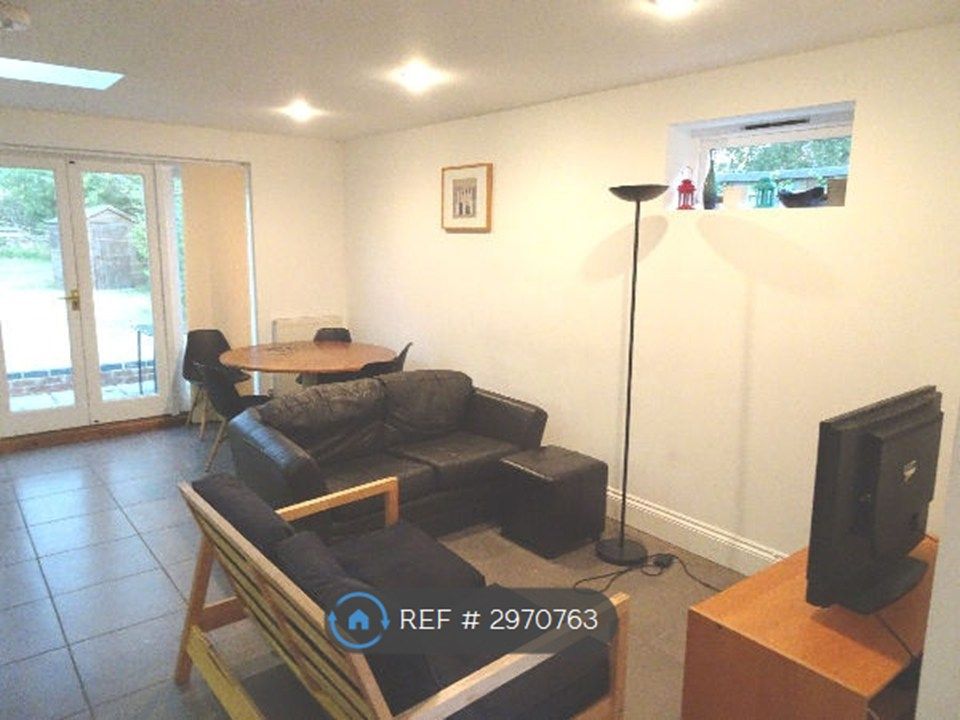 Property photo 3 of 10 Living Room