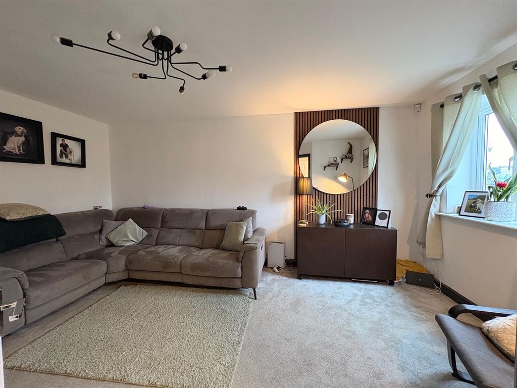 Property photo 2 of 19 Sitting Room.Jpg