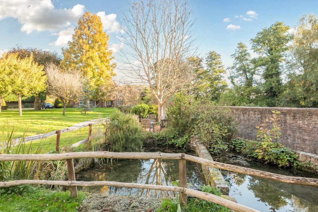 Property photo 2 of 17 1365720-19-68F0Ba2E9d38c.Jpg