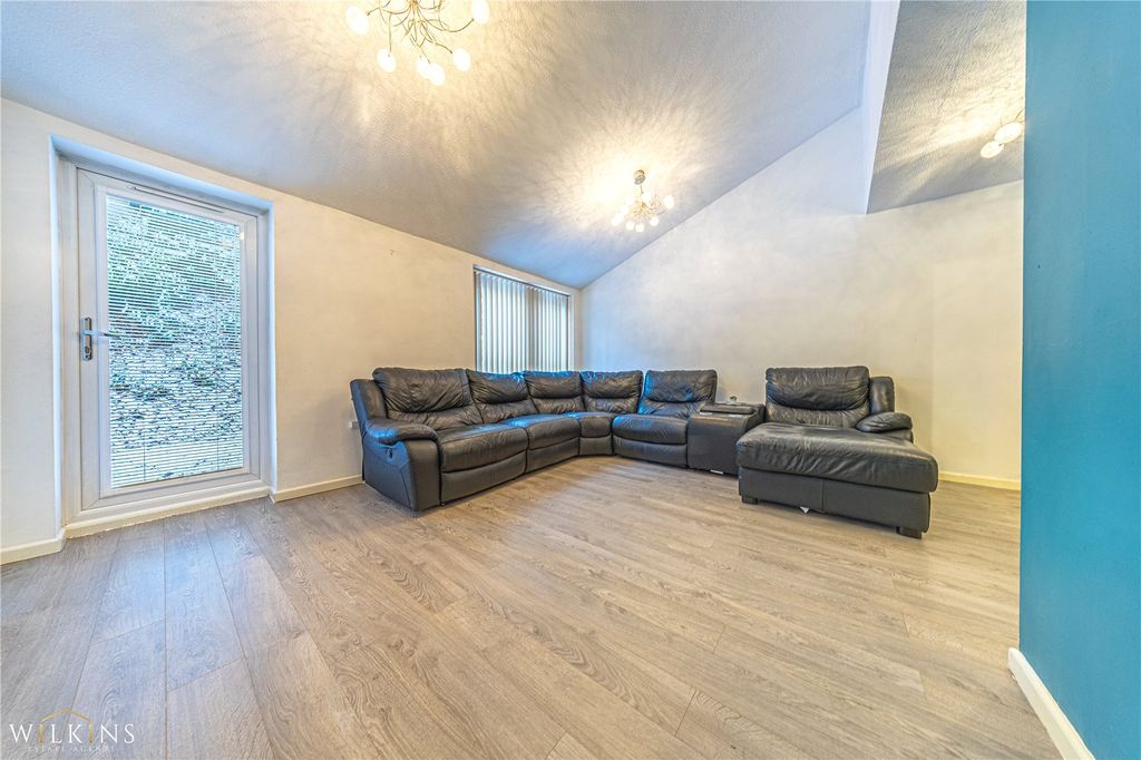 Property photo 3 of 15 Picture No. 04