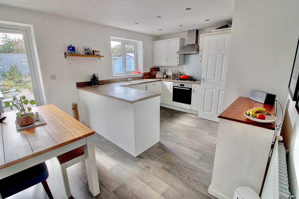 Property photo 2 of 22 8