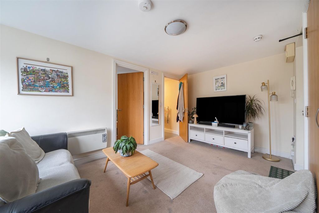 Property photo 2 of 9 1396123-8-695F8E7927d14.Jpg