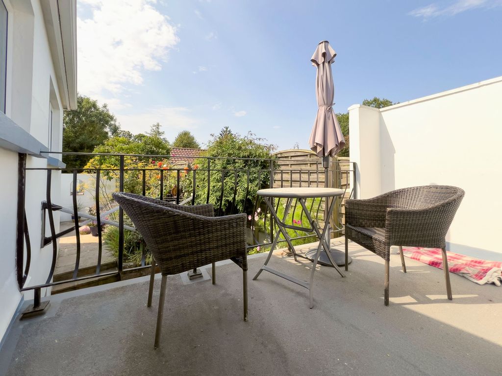 Property photo 2 of 40