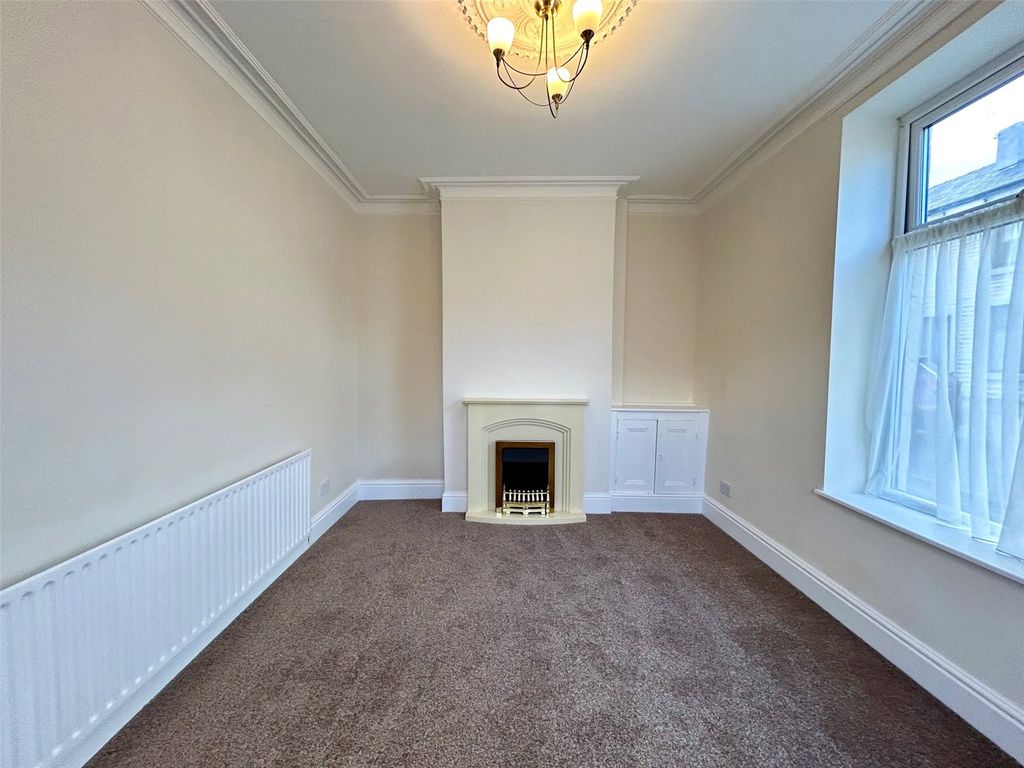 Property photo 2 of 14 Lounge