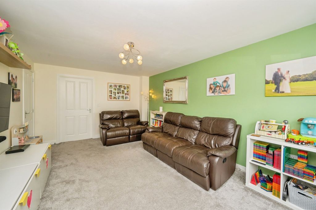 Property photo 3 of 20