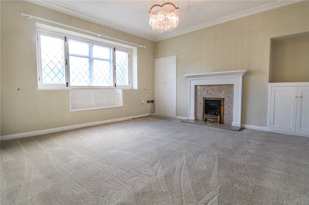 Property photo 3 of 14 Sitting Room