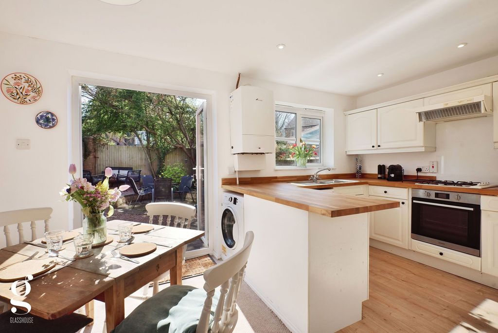 Property photo 2 of 30