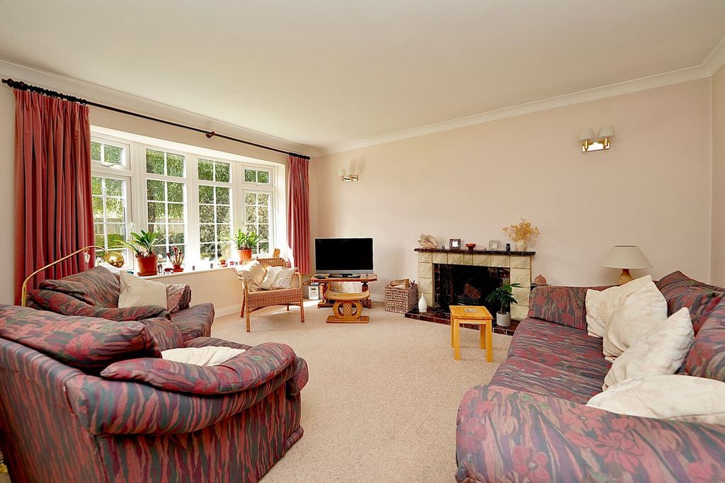 Property photo 2 of 17