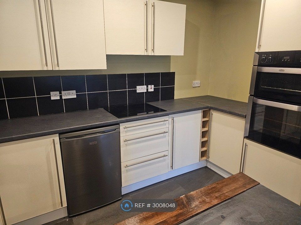 Property photo 2 of 7 £950 + £150 To Cover All Bills £1100