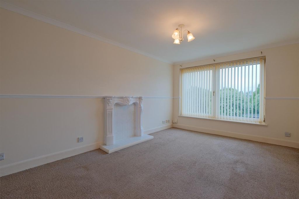 Property photo 2 of 16 Lounge