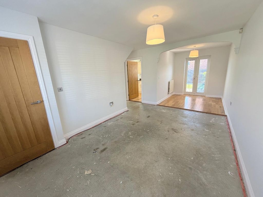 Property photo 2 of 19 Open Plan Lounge/Dining Area