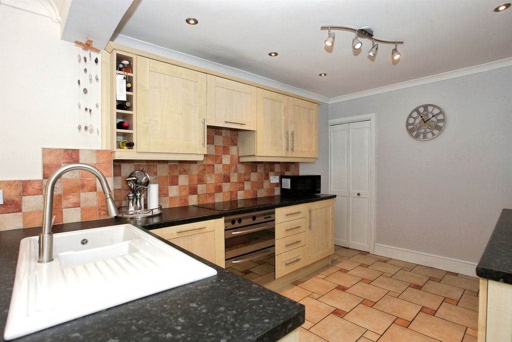 Property photo 2 of 24 Kitchen/Diner