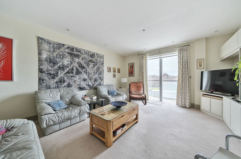 Property photo 2 of 26 1329283-1-687F989...