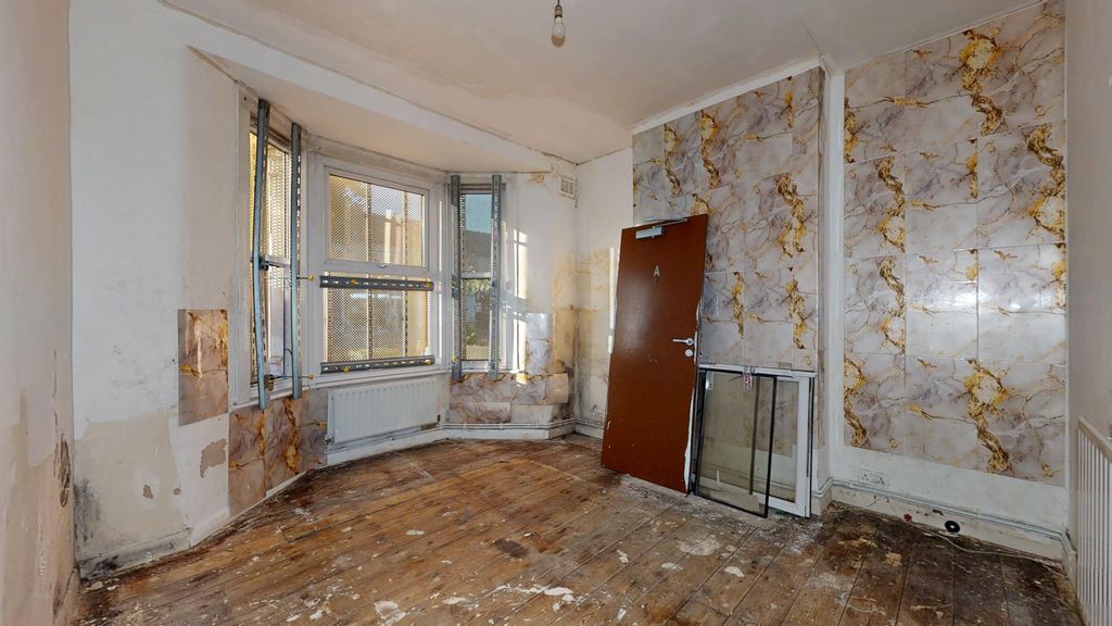 Property photo 2 of 21 230 Barking Road, East Ham, London, E6 3Bb