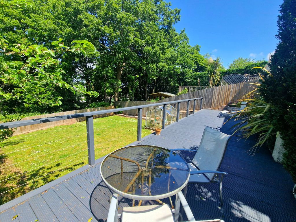 Property photo 2 of 33