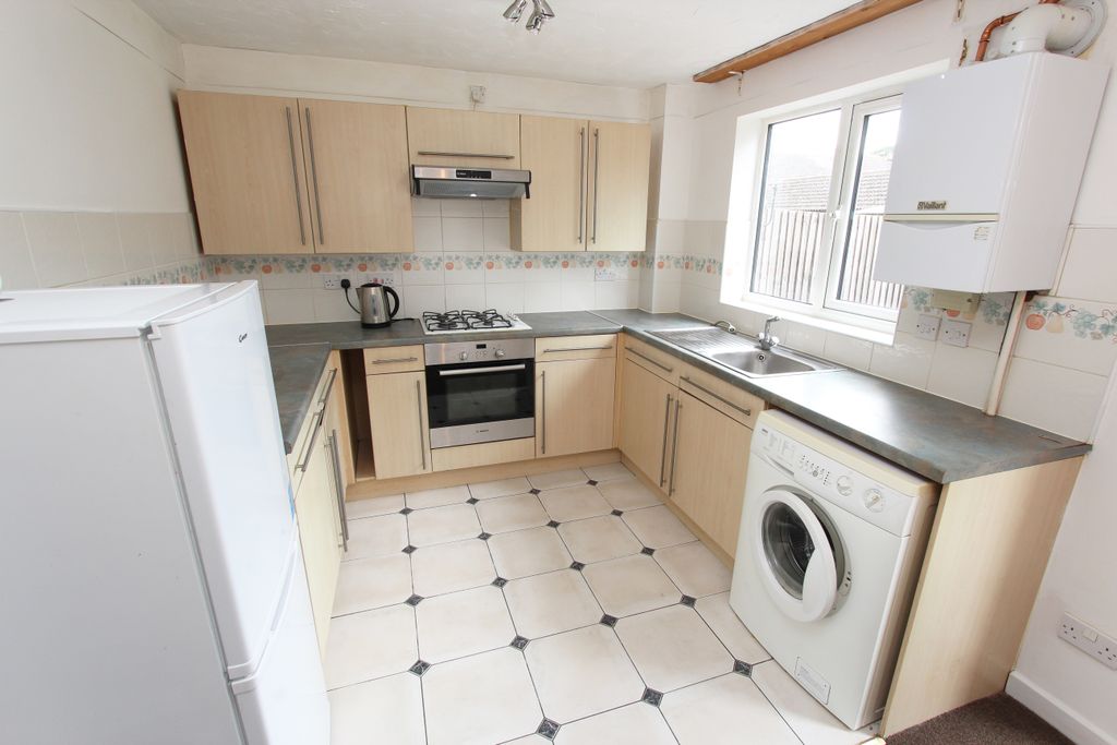 Property photo 3 of 16 Kitchen