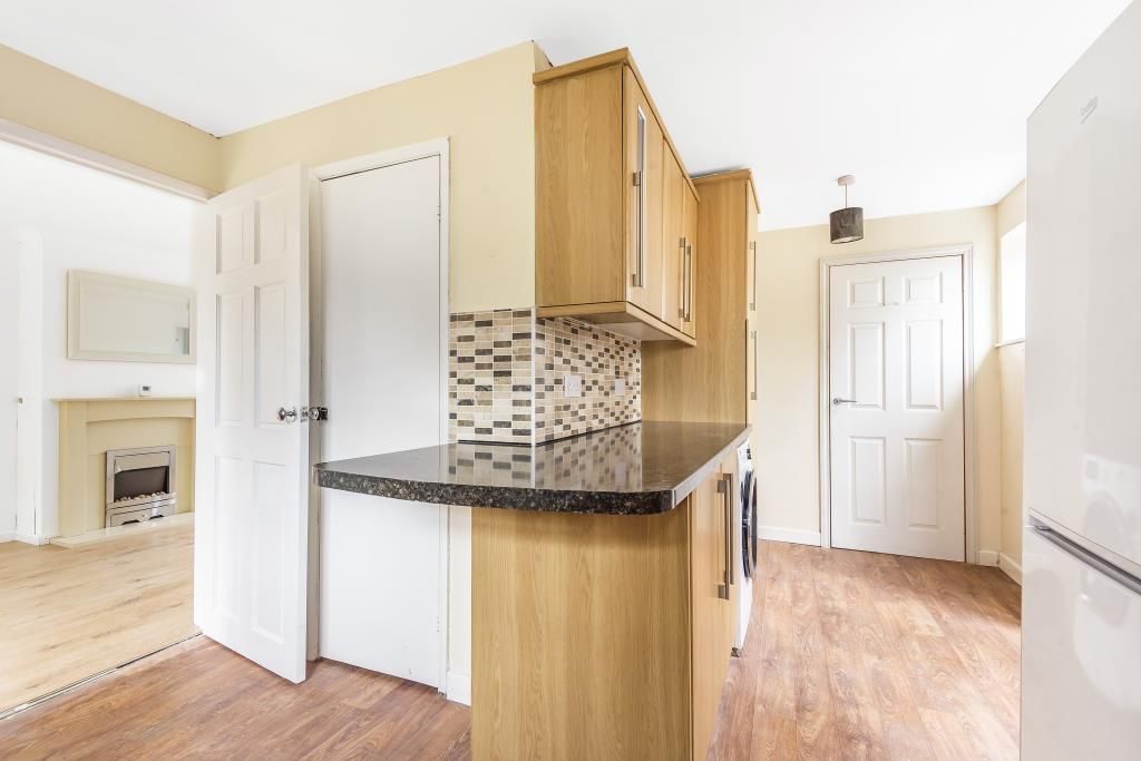 Property photo 3 of 10 Kitchen