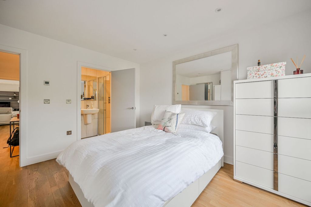 Property photo 1 of 33