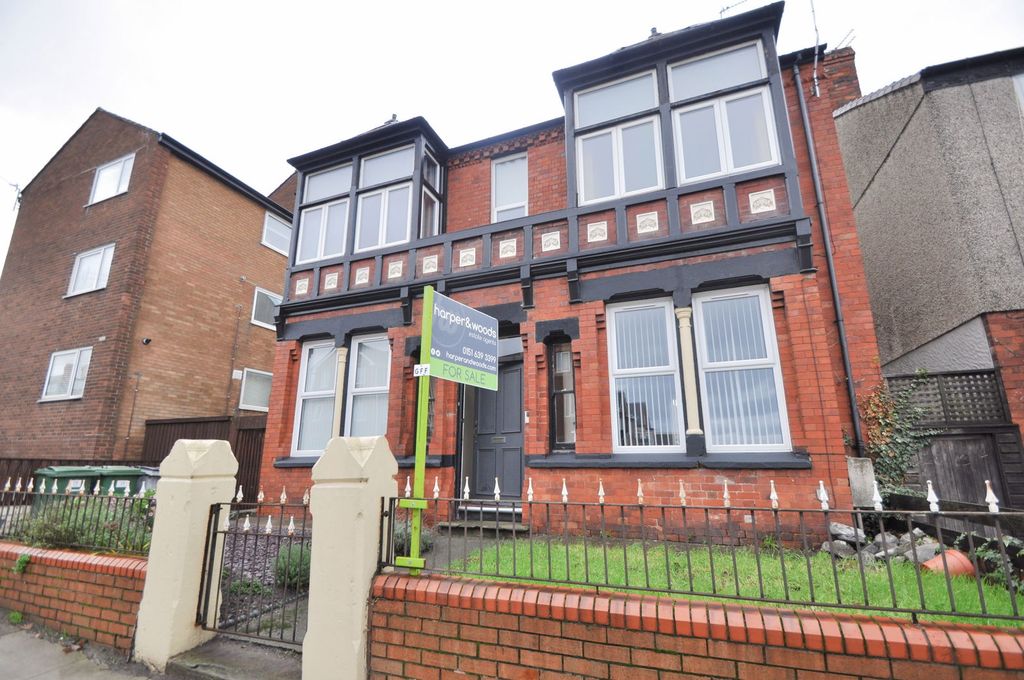 Property photo 1 of 32