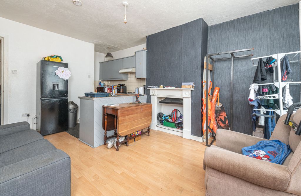 Property photo 2 of 14