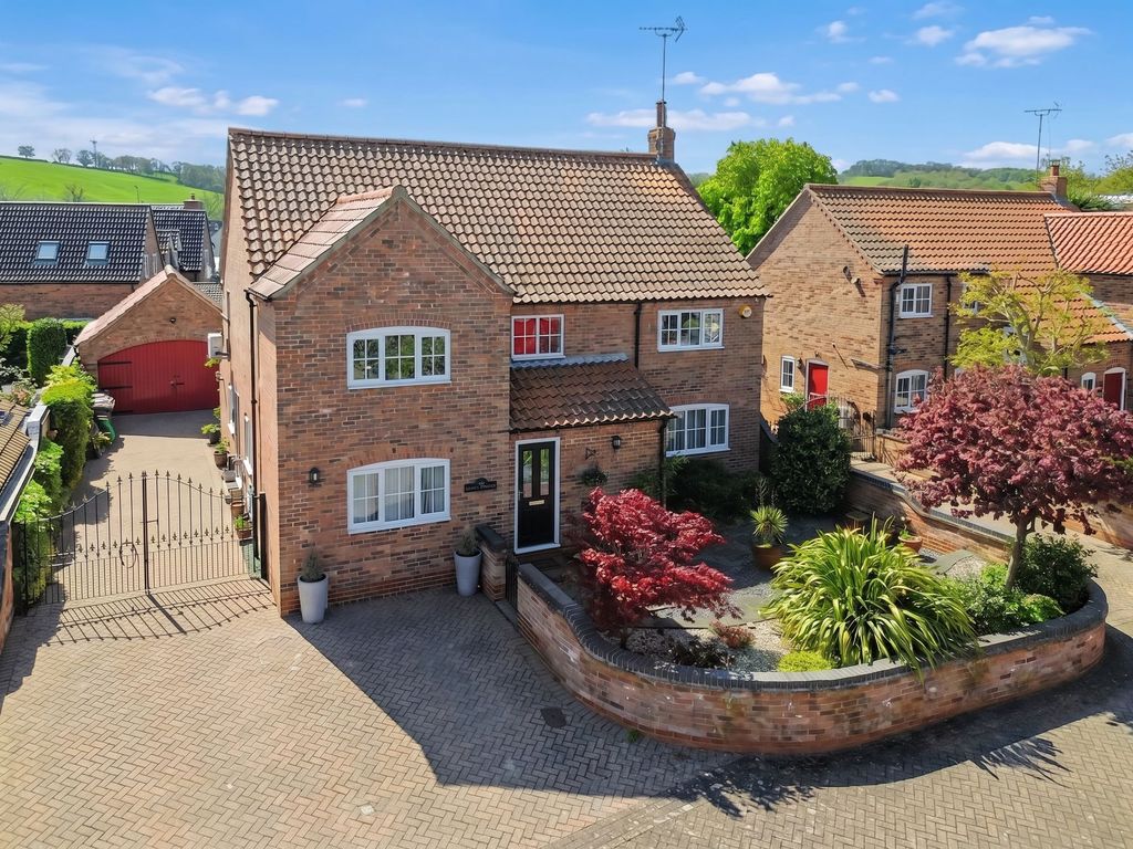 Property photo 1 of 33
