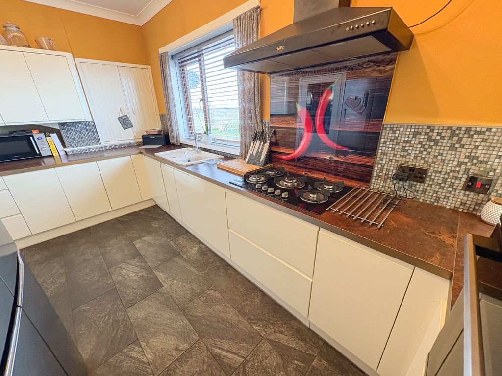 Property photo 3 of 12 Photo 5