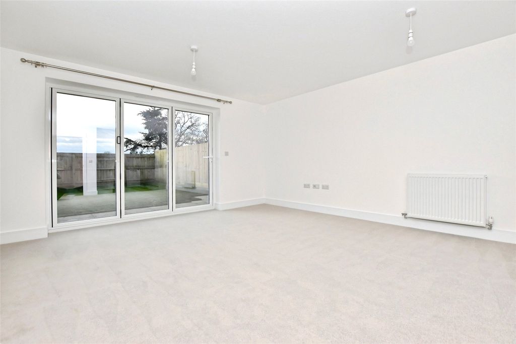 Property photo 2 of 14 Living/Dining