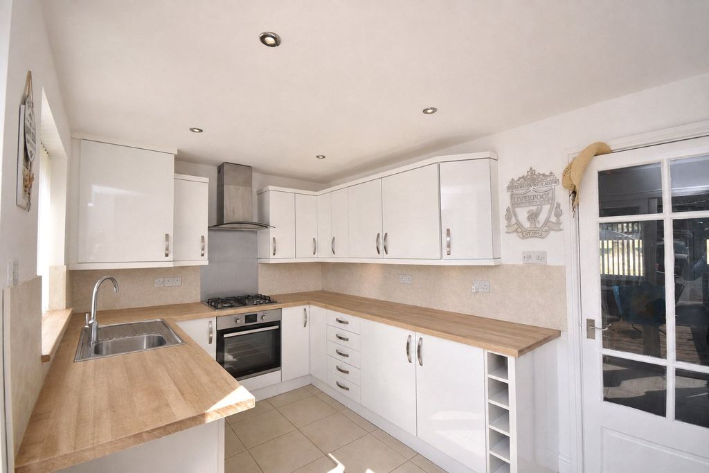 Property photo 3 of 10 Kitchen Diner