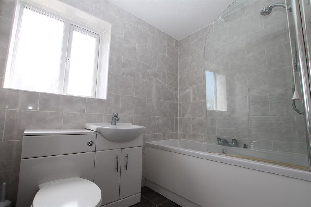 Property photo 3 of 26 Bathroom