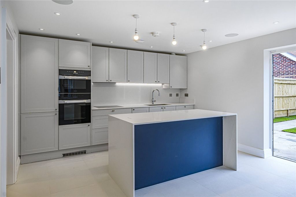 Property photo 2 of 13 Picture No. 05