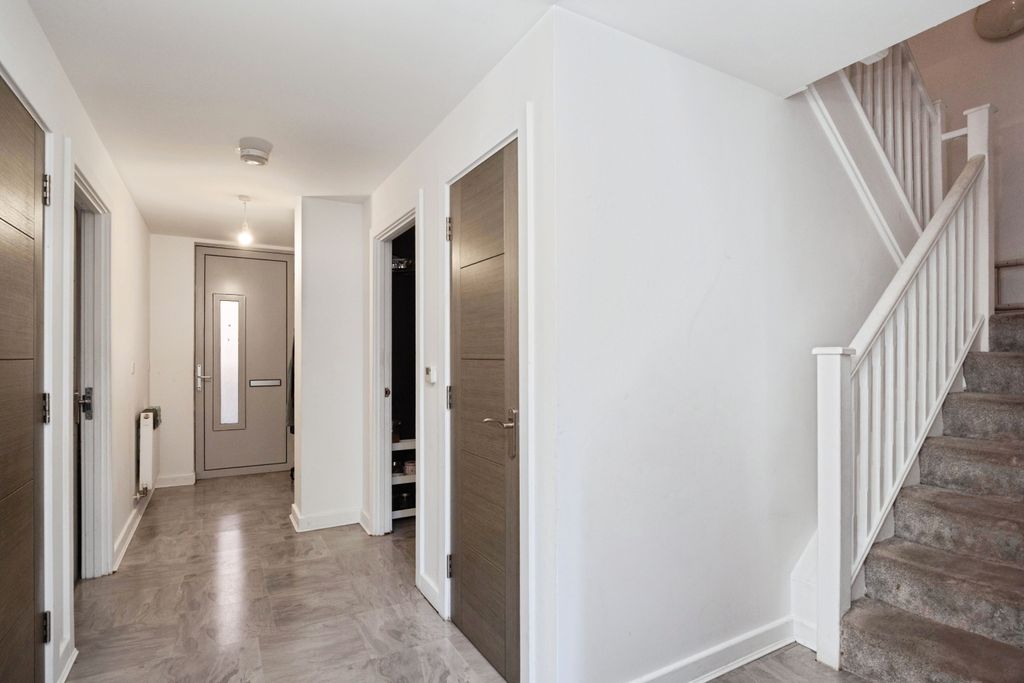Property photo 2 of 34 Hallway