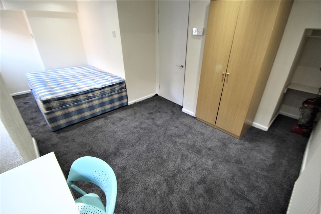 Property photo 3 of 8 Property Photo