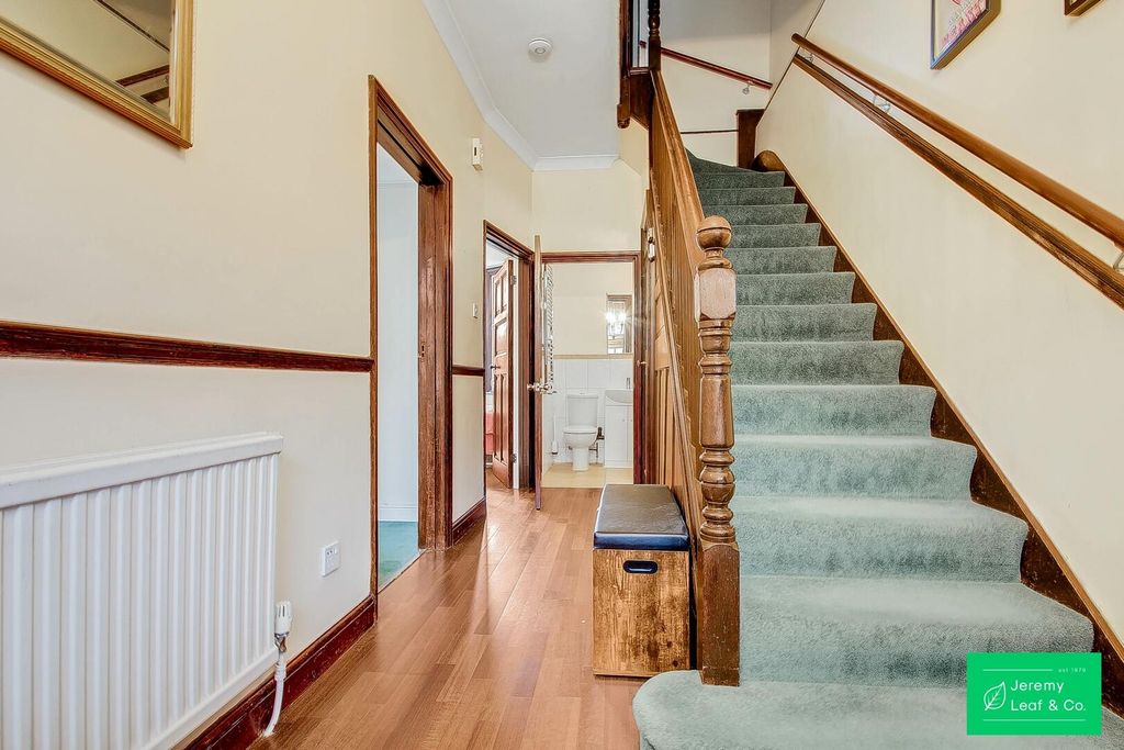 Property photo 2 of 19 Hallway