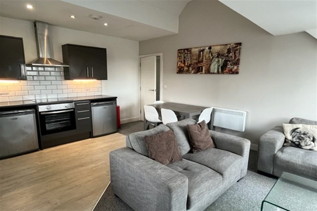 Property photo 2 of 9 (Thumbnail)