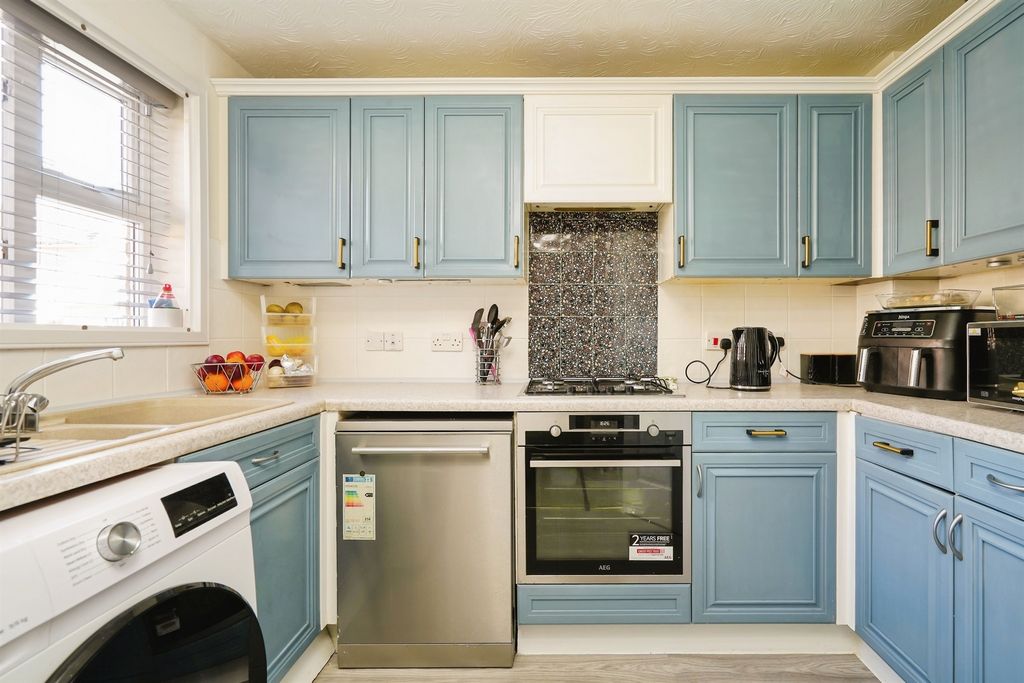 Property photo 3 of 39