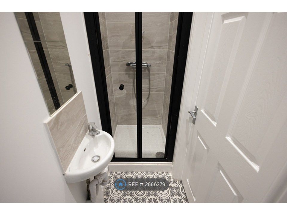 Property photo 3 of 10 Room 4 En-Suite