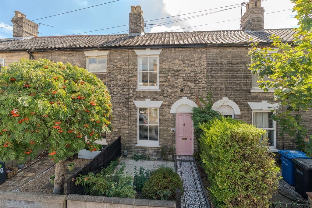 Property photo 1 of 24 32-Newmarketstreet-002.Jpg