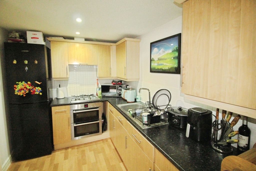 Property photo 2 of 7 Kitchen