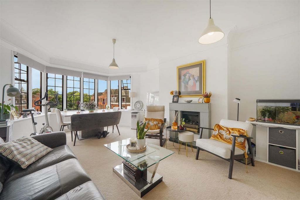 Property photo 2 of 19 Balliol House